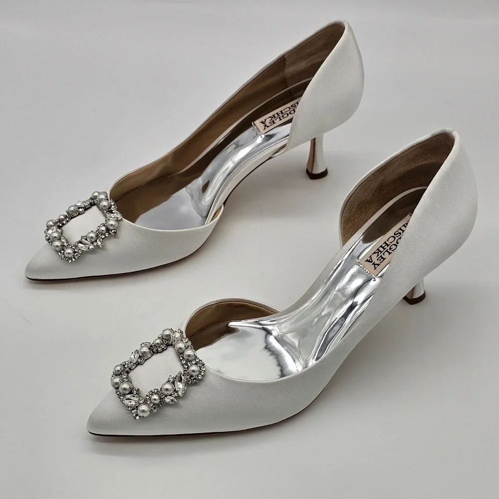 Badgley Mischka Fabia Pumps Womens 9 White Satin Crystal Pearl Wedding Heels